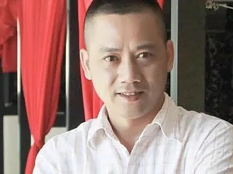 Đạo diễn Trần Bình Trọng ngồi xe lăn đi giới thiệu phim Đại gia chân đất