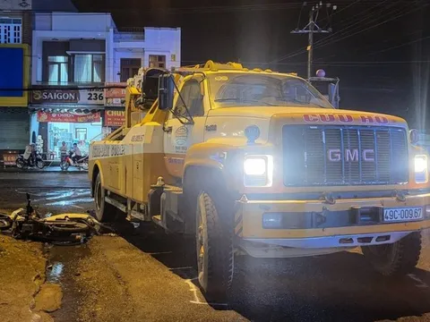 Lâm Đồng: Xe cứu hộ va chạm với xe máy khiến nạn nhân gãy lìa chân