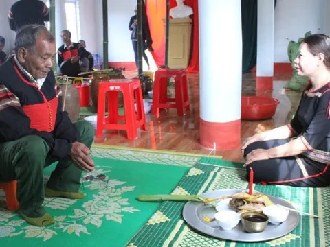 Độc đáo lễ cúng nhà mới của người Ê Đê