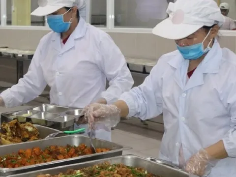 Long An: Sau bữa ăn trưa, 94 công nhân nhập viện nghi ngộ độc