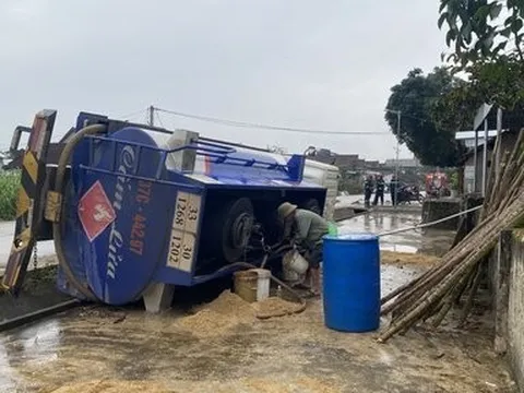 Nghệ An: Lật xe bồn chở 9 m3 xăng trên quốc lộ