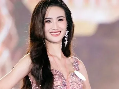 Hoa hậu Ý Nhi lộ diện sang chảnh nơi trời Tây