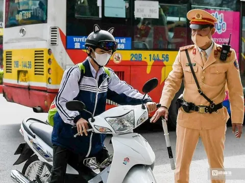 Xử lý nhiều học sinh vi phạm giao thông trong buổi học đầu năm 2024