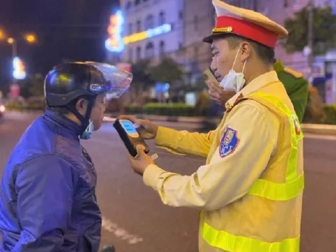 Cảnh sát giao thông có được rút chìa khóa xe khi kiểm tra nồng độ cồn?