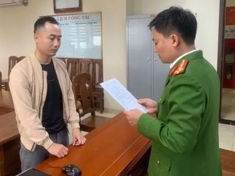 Cán bộ uống rượu, lái xe tông chết người bị khởi tố tội gây rối TTCC