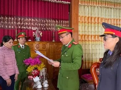 Bắt tạm giam nữ cửa hàng trưởng tham ô gần 1 tỷ đồng