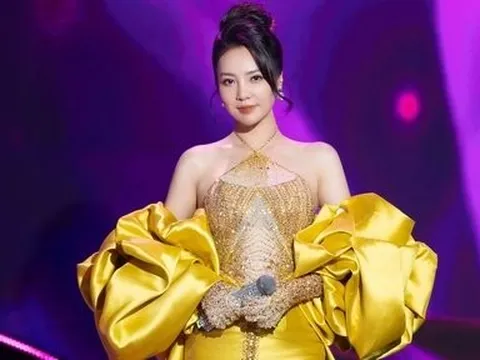 Ca sĩ Mỹ Tâm nói gì khiến Á hậu Thuỵ Vân xúc động?