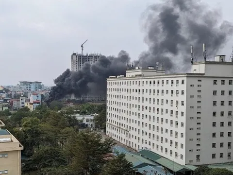 Nguyên nhân dẫn đến hai vụ khói đen bốc cao ở Hà Nội