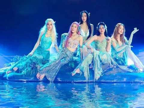 Chị đẹp đạp gió rẽ sóng: Màn biểu diễn độc lạ với trăn của các Chị đẹp