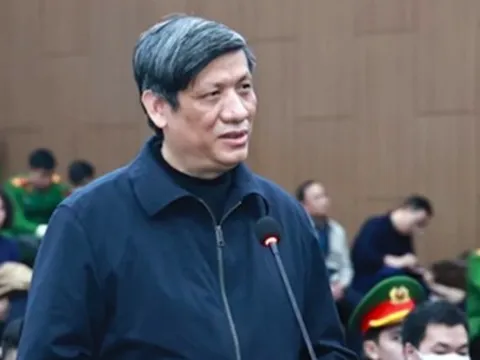 Vụ Việt Á: Cựu Bộ trưởng Y tế Nguyễn Thanh Long đang phải dùng máy thở