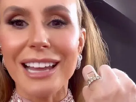 Vô tình đánh mất nhẫn kim cương "khủng" 6 tỷ, nữ MC có tìm thấy?