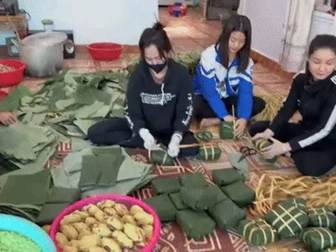 Về ngôi làng gói một cái bánh chưng trong vòng nửa phút ở xứ Nghệ