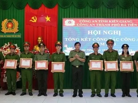 Công an Tp.Hà Tiên ngăn chặn hàng chục vụ vận chuyển hàng cấm