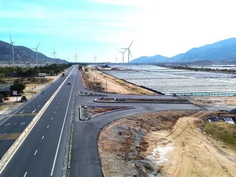 Cận cảnh thông tuyến chính đường nối cao tốc Cam Lâm - Vĩnh Hảo với Quốc lộ 1