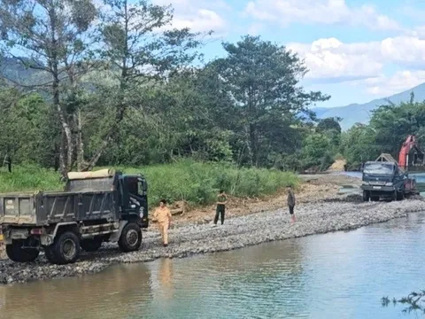 Lâm Đồng: Tạm giữ các phương tiện khai thác cát lậu trên suối Đạ M’ri