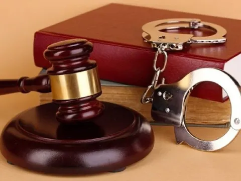 Đang chấp hành án treo có được đi làm kiếm tiền?