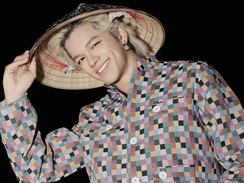 Nam ca sĩ Việt múa nón lá trên đường phố châu Âu thu hút sự chú ý của khán giả