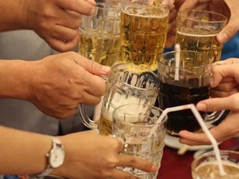 Ép buộc người khác uống rượu, bia có bị phạt?