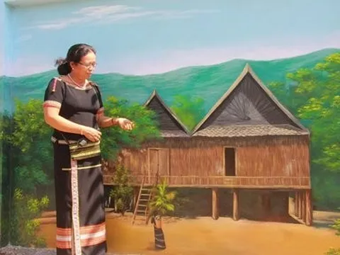 Người phụ nữ nặng lòng với thổ cẩm, tiên phong làm du lịch cộng đồng