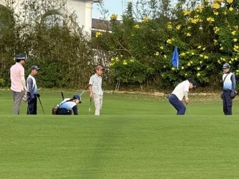 Cho thôi chức Giám đốc Sở NN&PTNT Bắc Ninh chơi golf trong giờ hành chính