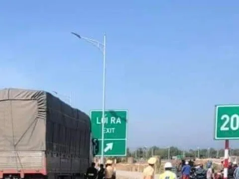 Khởi tố vụ án tài xế tông CSGT, đỗ xe chắn cao tốc