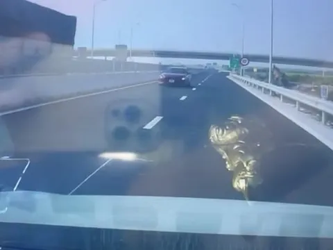 Xem clip mà lạnh người với tài xế chạy ngược chiều trên cao tốc Mỹ Thuận - Cần Thơ