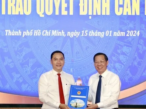 Chủ tịch UBND TP HCM trao quyết định cán bộ TP Thủ Đức