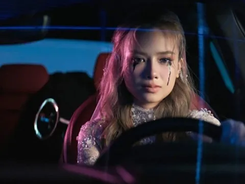 Dương Hoàng Yến hóa cô dâu bị phản bội nhắn nhủ người yêu: “Bớt diễn đi anh”