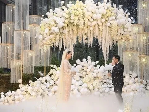 Nhạc sĩ Nguyễn Đức Cường bật khóc trong ngày cưới