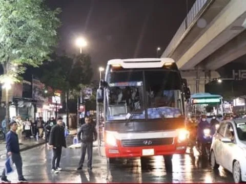 Hà Nội: Tìm nhân chứng vụ ô tô tông chết người đi xe đạp trên đường Nguyễn Trãi