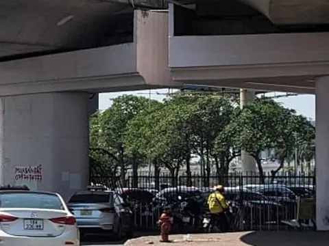 Đỗ ô tô ở gầm cầu vượt bị phạt bao nhiêu tiền?