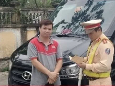 Chặn đường 'dằn mặt' lái xe taxi, tài xế xe khách bị phạt 500 nghìn đồng