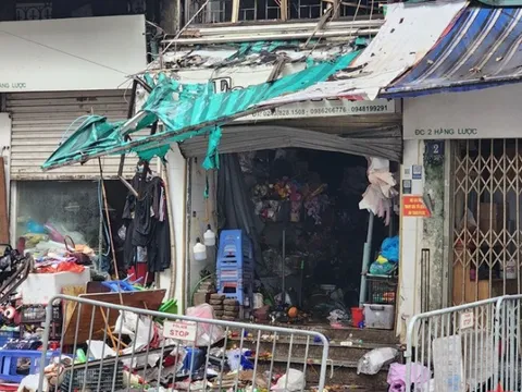 Thủ tướng yêu cầu khẩn trương điều tra làm rõ nguyên nhân vụ cháy tại phố Hàng Lược (Hà Nội)