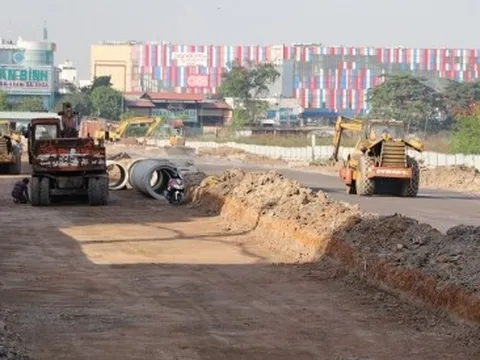 Phá dỡ bức tường tồn tại hơn 30 năm, mở đường vào sân bay Tân Sơn Nhất