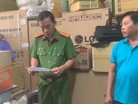 Bình Phước: Bắt tạm giam 2 đối tượng buôn bán bóng đèn Rạng Đông giả