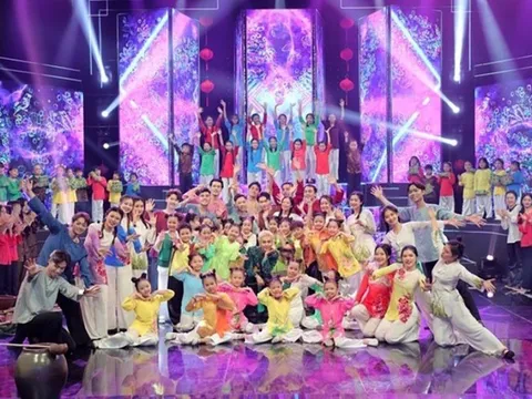 Hậu trường ghi hình “12 con giáp”, Xuân Bắc và Tự Long ngủ vạ vật