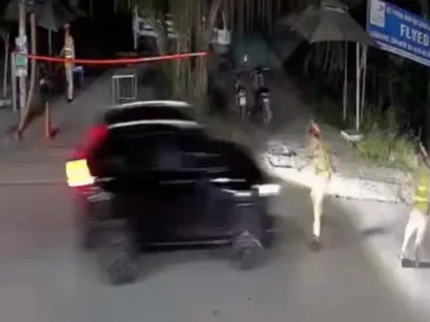 Khởi tố 3 đối tượng lao xe vào tổ CSGT khiến 1 chiến sĩ bị thương