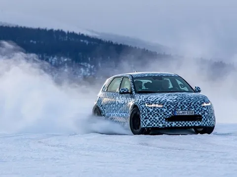 Hyundai cho chạy thử mẫu xe điện hiệu suất cao mới