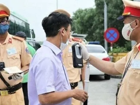 Không chấp hành đo nồng độ cồn, tài xế xe máy bị xử phạt bao nhiêu?