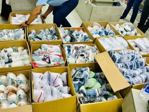 Phát hiện hàng trăm đôi giày có dấu hiệu giả mạo nhãn hiệu NIKE, MLB