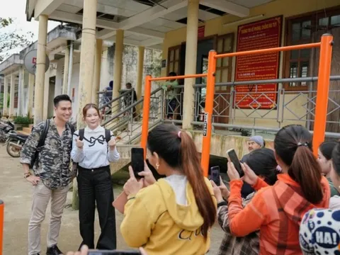 Cặp đôi "Gió nghịch mùa" Lý Nhã Kỳ - Việt Anh tái ngộ sau nhiều năm