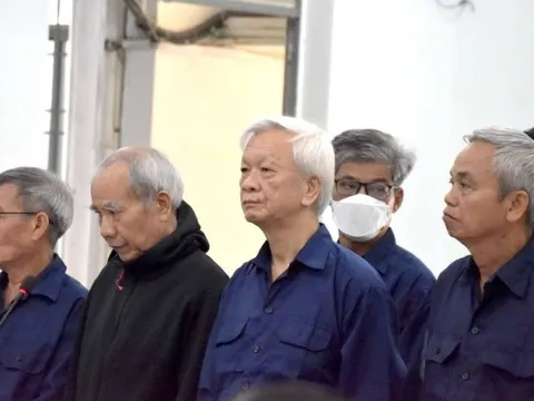 9 cựu quan chức tỉnh Khánh Hòa tiếp tục hầu tòa