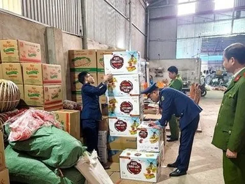 Thái Nguyên thu giữ, tiêu hủy hơn 300kg thực phẩm lậu phục vụ Tết
