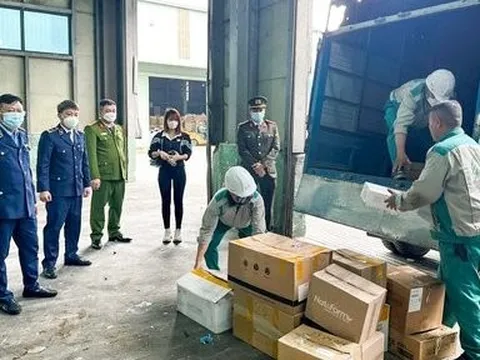 Thu giữ, tiêu hủy lô mỹ phẩm nhập lậu gần 900 triệu đồng