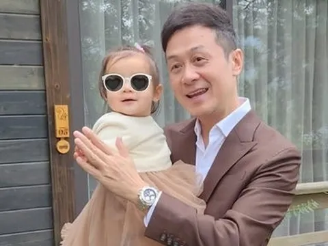 MC Anh Tuấn VTV lần đầu khoe "công chúa nhỏ" một tuổi xinh xắn, đáng yêu