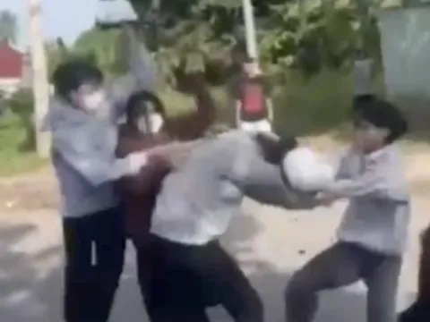 Xem xét khởi tố vụ nữ sinh lớp 11 bị đánh hội đồng đến nhập viện