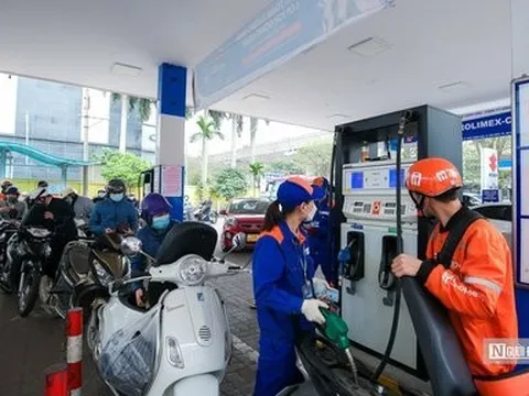 Thủ tướng: Tuyệt đối không để thiếu hụt xăng dầu dịp Tết Nguyên đán