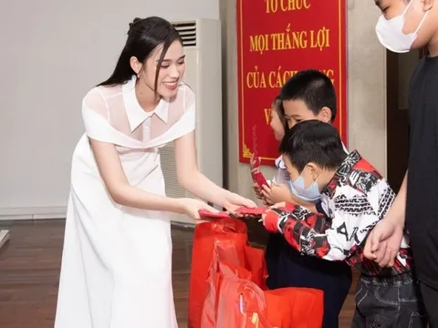 1.396 phần quà trao cho trẻ em, người lao động có hoàn cảnh khó khăn