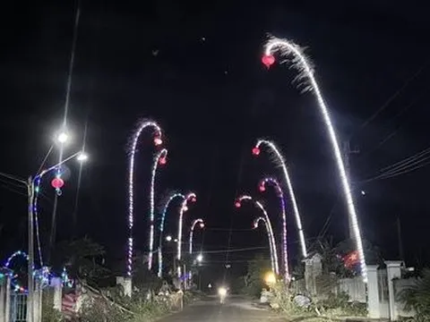 Rộn ràng không khí dựng cây nêu đón Tết trên quê hương mới