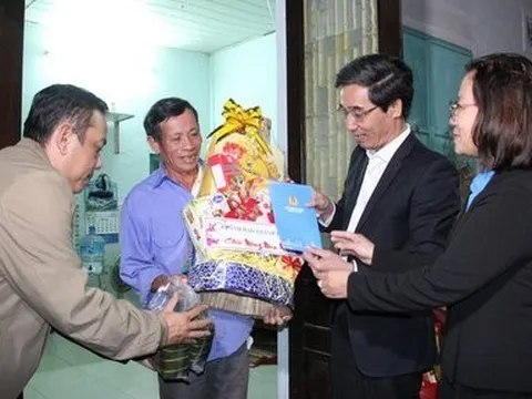 Đà Nẵng: Hàng nghìn phần quà tặng người lao động đón Tết